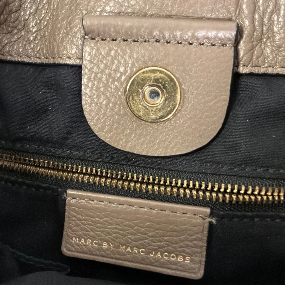 Marc By Marc Jacobs Hillier Hobo Bag Large Taupe Leather Crossbody Handbag